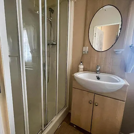 Great 6 Berth Caravan For Hire At Cherry Tree Holiday Park In Norfolk Ref 70801C Great Yarmouth Exterior photo