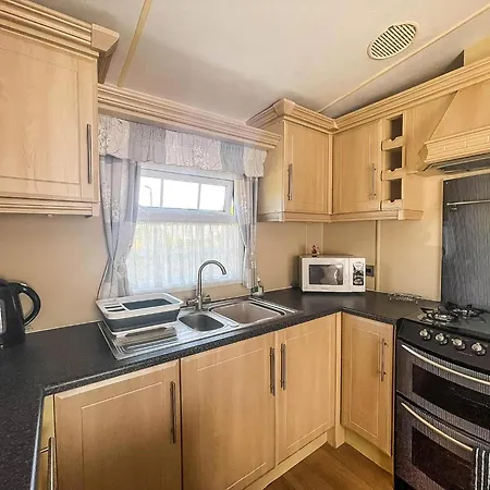 Great 6 Berth Caravan For Hire At Cherry Tree Holiday Park In Norfolk Ref 70801C Great Yarmouth Exterior photo