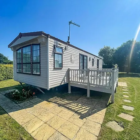Great 6 Berth Caravan For Hire At Cherry Tree Holiday Park In Norfolk Ref 70801C Great Yarmouth Exterior photo