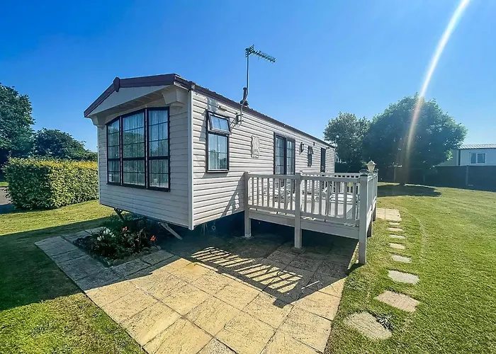 Great 6 Berth Caravan For Hire At Cherry Tree Holiday Park In Norfolk Ref 70801C