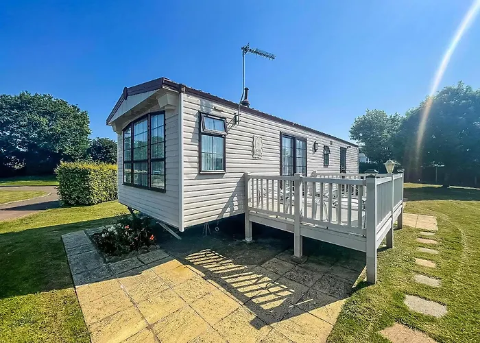 Great 6 Berth Caravan For Hire At Cherry Tree Holiday Park In Norfolk Ref 70801C