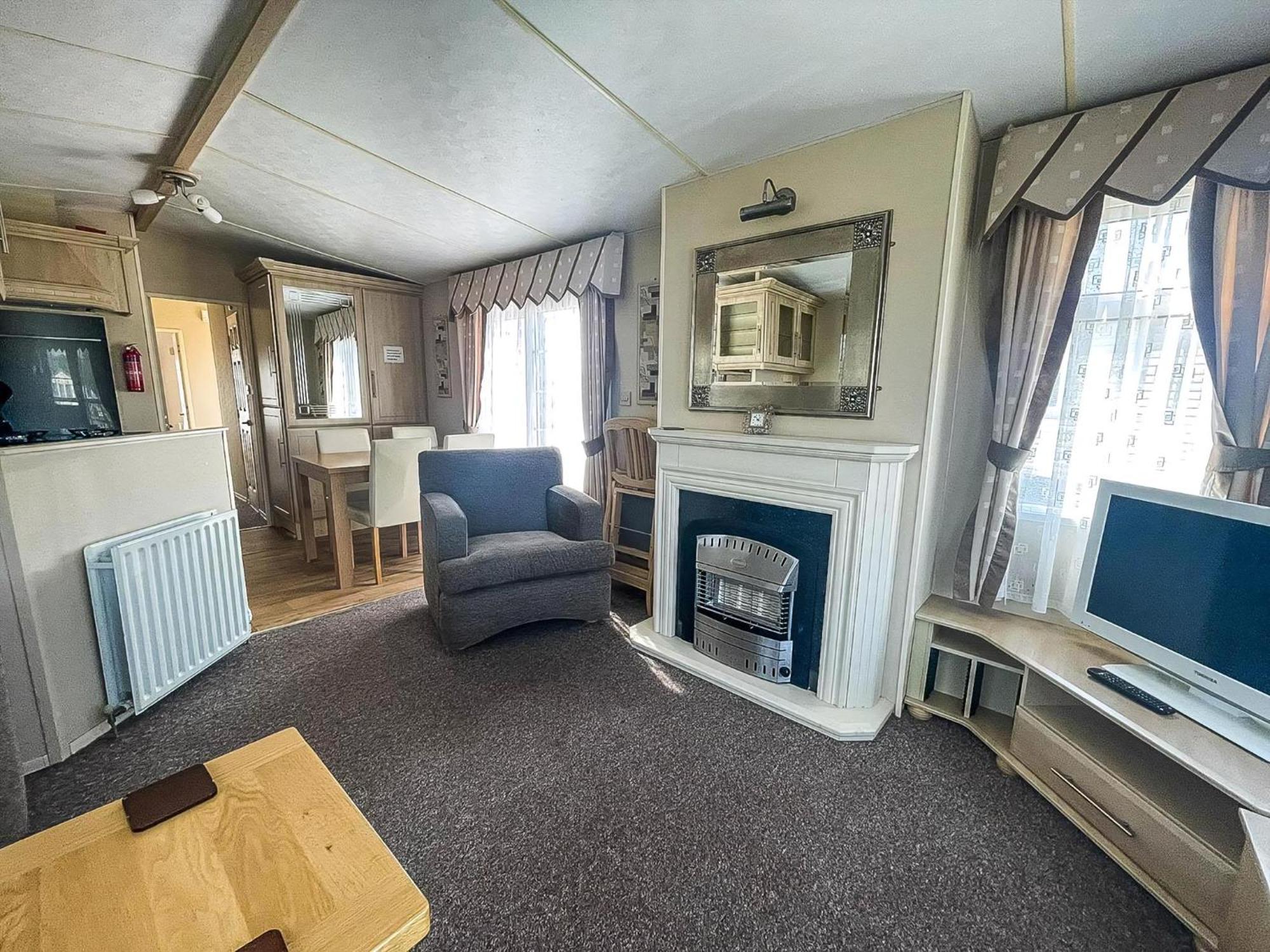 Great 6 Berth Caravan For Hire At Cherry Tree In Norfolk Ref 70801c *