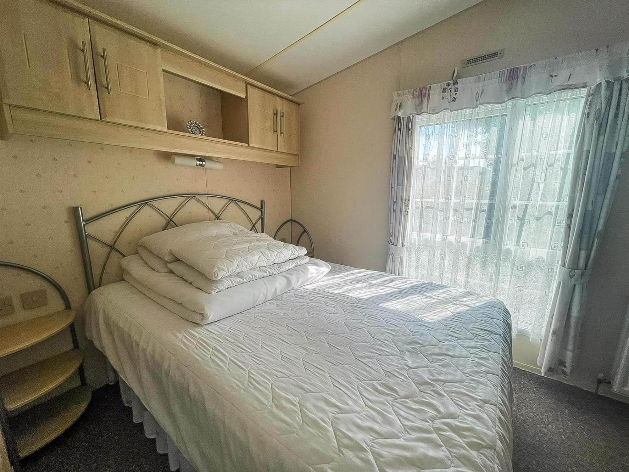 Great 6 Berth Caravan For Hire At Cherry Tree In Norfolk Ref 70801c Campsite Great Yarmouth